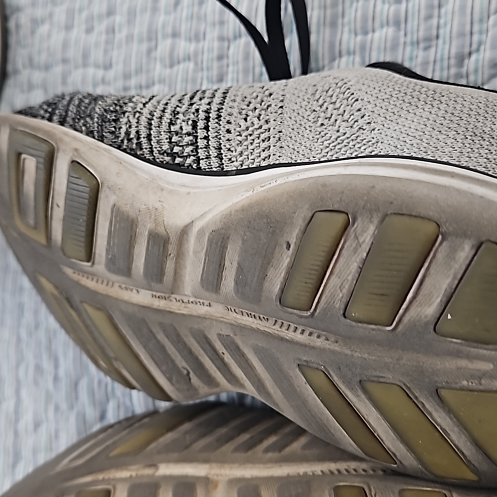 2 Pairs Apl Shoes Sizes 8 1/2 - image 7